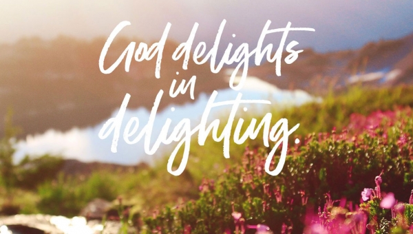 Бог насолоджується